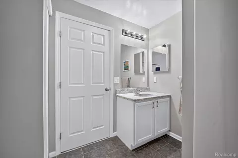 Bath - 734 Kent St, Carleton, MI 48117 photo 5 of 5