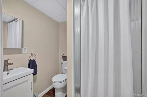Bath - 734 Kent St, Carleton, MI 48117 photo 4 of 5