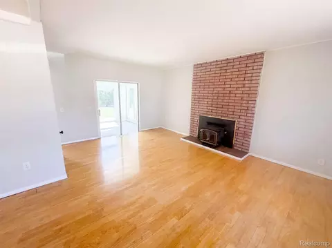 Living - 467 Paragon Dr, Troy, MI 48098 photo 2 of 2