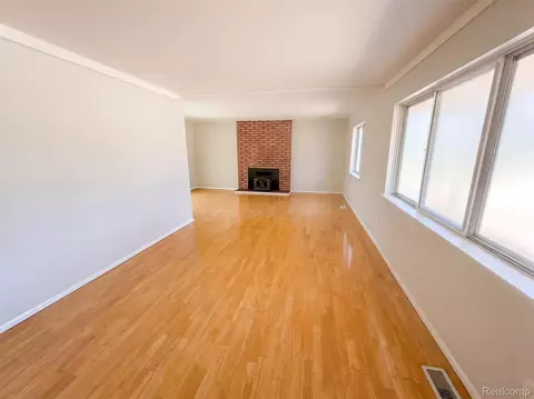 Living - 467 Paragon Dr, Troy, MI 48098 photo 1 of 2