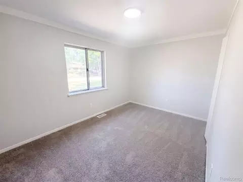 Bedroom - 467 Paragon Dr, Troy, MI 48098 photo 2 of 3