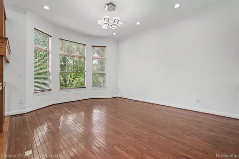 Living - 108 Adelaide St, Detroit, MI 48201 photo 3 of 6