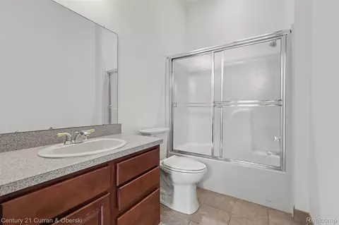Bath - 108 Adelaide St, Detroit, MI 48201 photo 1 of 4