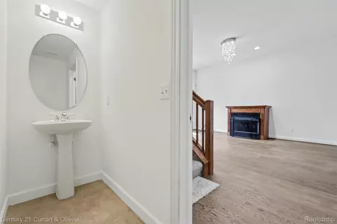 Entry Way - 108 Adelaide St, Detroit, MI 48201 photo 3 of 3