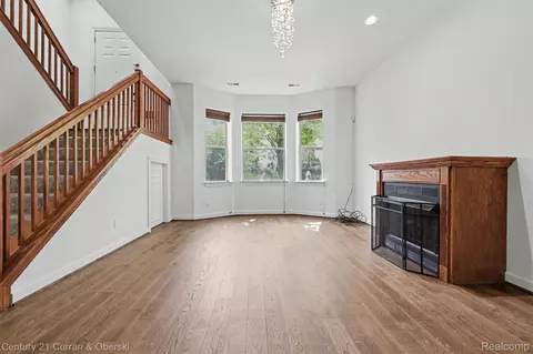 Living - 108 Adelaide St, Detroit, MI 48201 photo 2 of 6