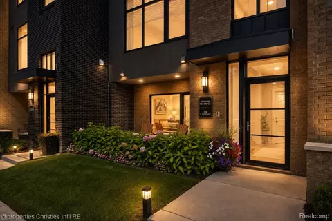 109 N Center Cv, Northville, MI 48167