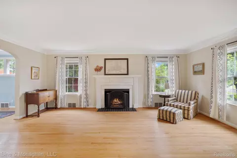 Living - 679 Neff Rd, Grosse Pointe, MI 48230 photo 1 of 3