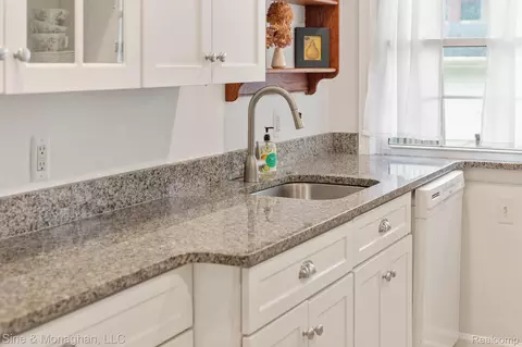 Kitchen - 679 Neff Rd, Grosse Pointe, MI 48230 photo 2 of 4