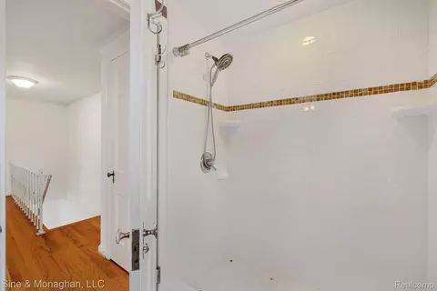 Bath - 679 Neff Rd, Grosse Pointe, MI 48230 photo 8 of 9