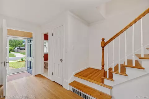 Entry Way - 679 Neff Rd, Grosse Pointe, MI 48230 photo 5 of 5