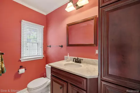 Bath - 679 Neff Rd, Grosse Pointe, MI 48230 photo 1 of 9