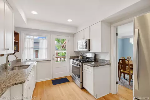 Kitchen - 679 Neff Rd, Grosse Pointe, MI 48230 photo 1 of 4