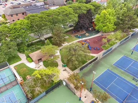 View/Area - 679 Neff Rd, Grosse Pointe, MI 48230 photo 4 of 13