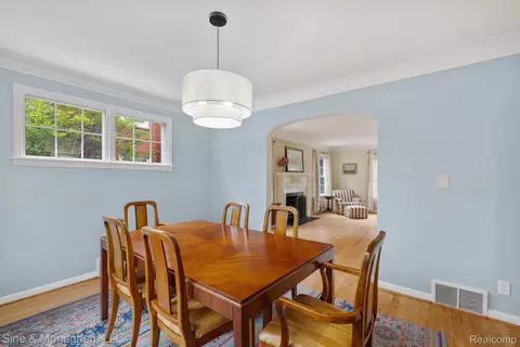 Dining - 679 Neff Rd, Grosse Pointe, MI 48230 photo 3 of 3