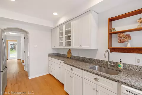 Entry Way - 679 Neff Rd, Grosse Pointe, MI 48230 photo 4 of 5