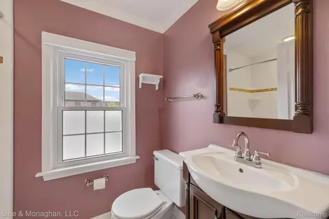 Bath - 679 Neff Rd, Grosse Pointe, MI 48230 photo 7 of 9