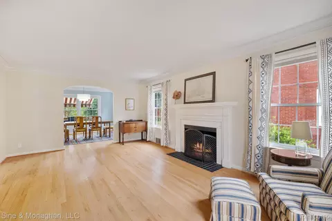 Living - 679 Neff Rd, Grosse Pointe, MI 48230 photo 3 of 3