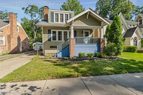 25 Wellesley Dr, Pleasant Ridge, MI 48069