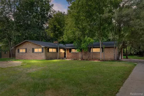 26261 La Muera St, Farmington Hills, MI 48334
