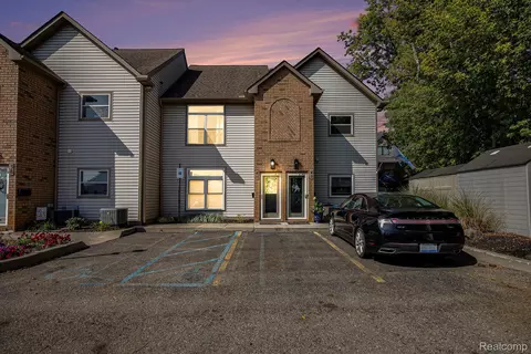 40 Park Island Dr #4, Lake Orion, MI 48362