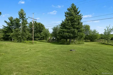 Exterior - 1575 Kellogg Rd, Genoa, MI 48114 photo 3 of 3