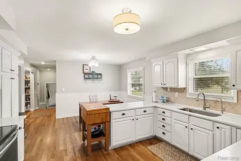 Kitchen - 1575 Kellogg Rd, Genoa, MI 48114 photo 2 of 2