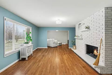 Living - 1575 Kellogg Rd, Genoa, MI 48114 photo 1 of 2
