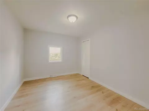 Bedroom - 12248 E Atherton Rd, Davison, MI 48423 photo 3 of 8