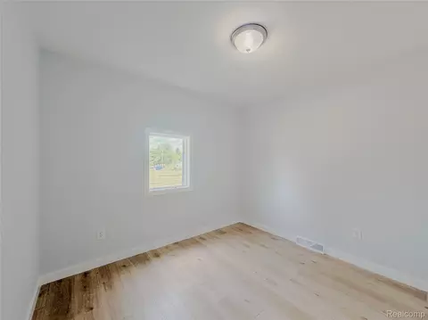 Bedroom - 12248 E Atherton Rd, Davison, MI 48423 photo 6 of 8