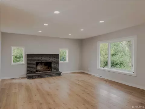 Living - 12248 E Atherton Rd, Davison, MI 48423 photo 3 of 6