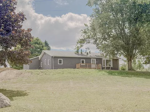 Exterior - 12248 E Atherton Rd, Davison, MI 48423 photo 2 of 10