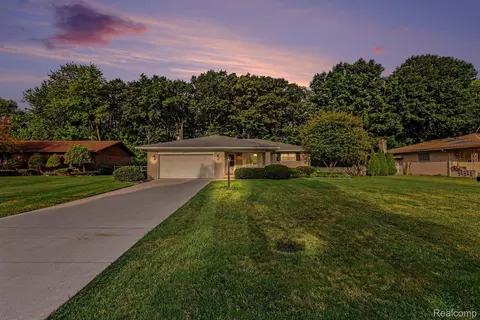 50731 W Shamrock W St, Chesterfield, MI 48047