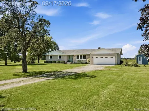 Exterior - 7925 Wildcat Rd, Grant, MI 48032 photo 3 of 11