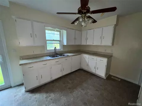 Kitchen - 3295 Spring Valley Dr, Mount Morris, MI 48504 photo 3 of 3