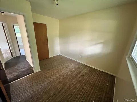 Bedroom - 3295 Spring Valley Dr, Mount Morris, MI 48504 photo 4 of 15