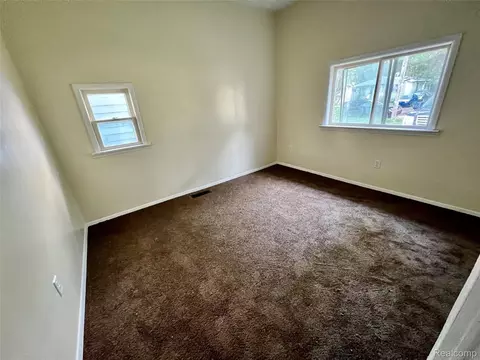 Bedroom - 3295 Spring Valley Dr, Mount Morris, MI 48504 photo 6 of 15