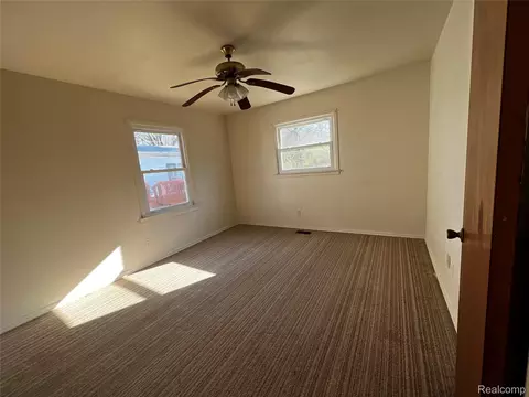 Bedroom - 3295 Spring Valley Dr, Mount Morris, MI 48504 photo 14 of 15