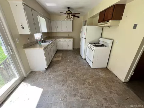 Kitchen - 3295 Spring Valley Dr, Mount Morris, MI 48504 photo 1 of 3