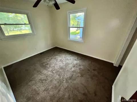 Bedroom - 3295 Spring Valley Dr, Mount Morris, MI 48504 photo 10 of 15