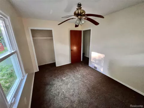 Bedroom - 3295 Spring Valley Dr, Mount Morris, MI 48504 photo 11 of 15
