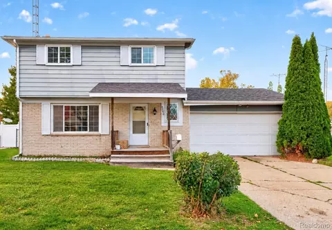5240 Oakview Dr, Swartz Creek, MI 48473