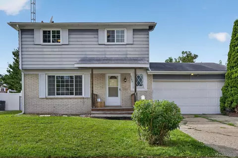5240 Oakview Dr, Swartz Creek, MI 48473