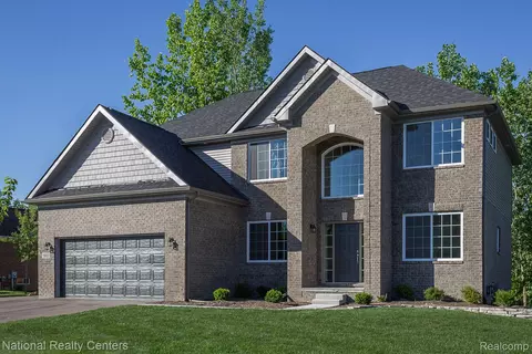 919 Guenevere Dr, Oxford, MI 48371