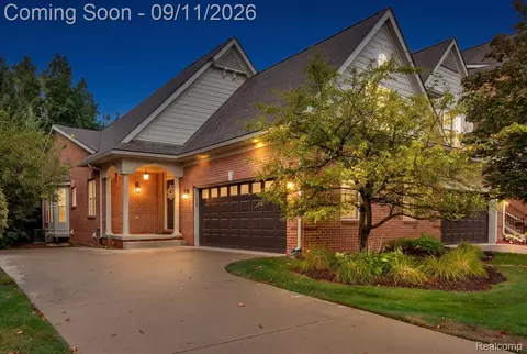 37525 Newburgh Park Cir, Livonia, MI 48152