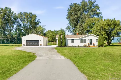 3246 Keewahdin Rd, Fort Gratiot, MI 48059