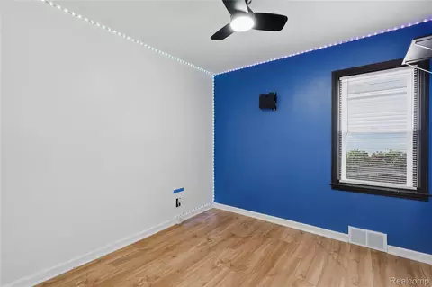 Bedroom - 11211 Maxwell Ave, Warren, MI 48089 photo 5 of 6