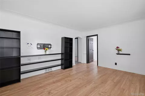 Living - 11211 Maxwell Ave, Warren, MI 48089 photo 5 of 5