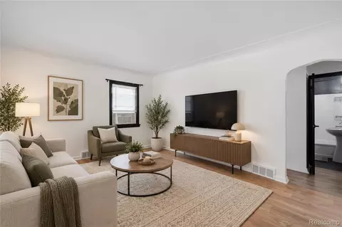 Living - 11211 Maxwell Ave, Warren, MI 48089 photo 1 of 5