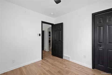 Bedroom - 11211 Maxwell Ave, Warren, MI 48089 photo 4 of 6