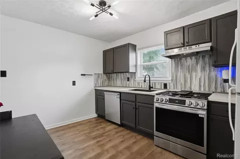 Kitchen - 11211 Maxwell Ave, Warren, MI 48089 photo 2 of 2